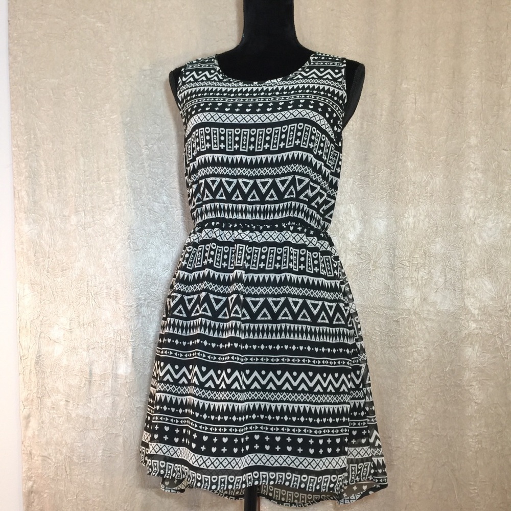 🖤Divided H&M black/cream tribal Aztec print dress